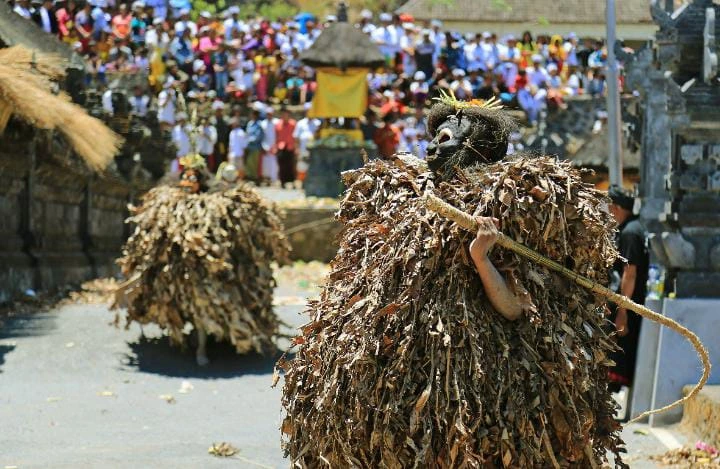 Tari Barong Brutuk