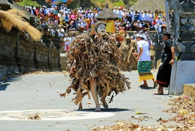 Tari Barong Brutuk