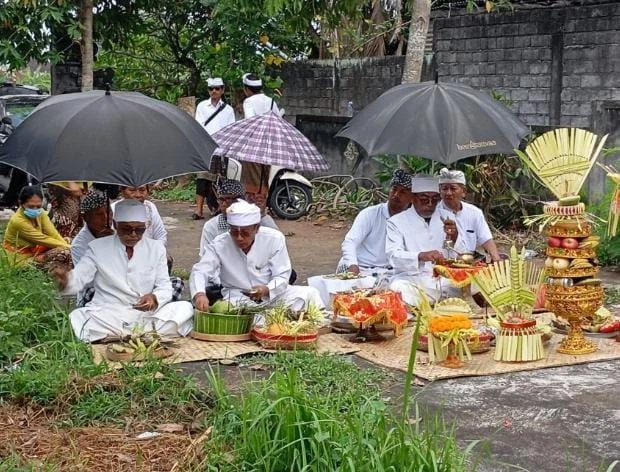 Nyengker Setra Desa Mengwitani