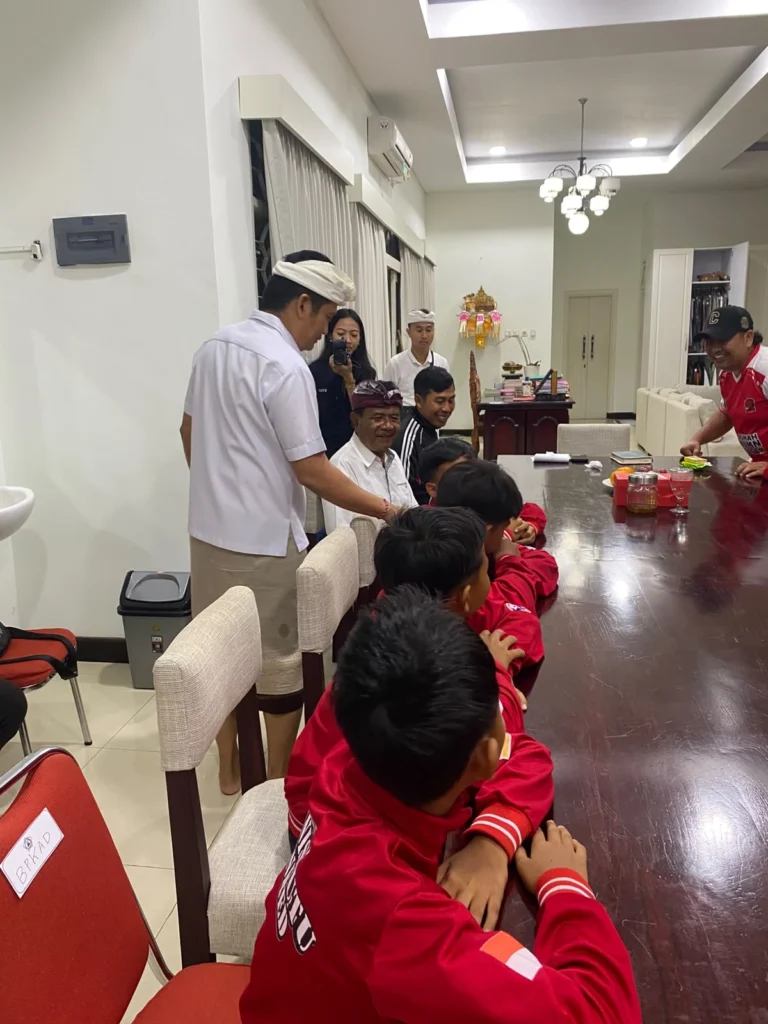 Bupati Jembrana lepas SSB Manistutu United