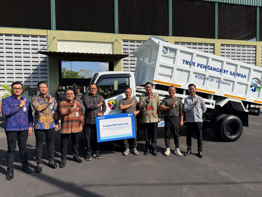 BRI sumbang 1 unit truk sampah ke Kodam IX/Udayana